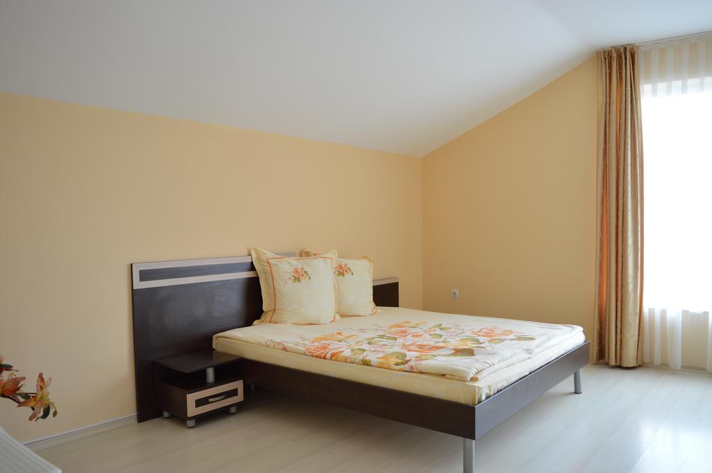 Zafo Hotel Szinemorec Szoba fotó