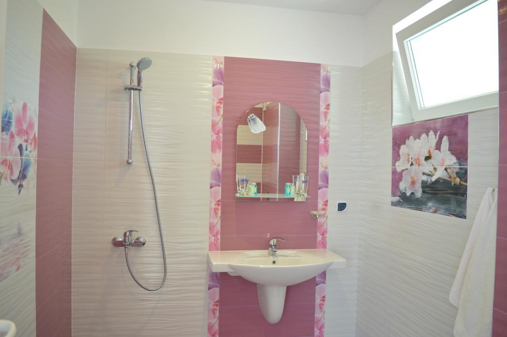 Zafo Hotel Szinemorec Szoba fotó